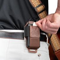 Levys Leathers MM14-BRN lederen houder voor draadloze zender - bruin - thumbnail