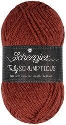 Scheepjes Truly Scrumptious - 359 Red Velvet Cake - Haakgaren / Breigaren