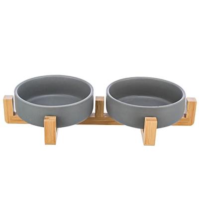TRIXIE VOERBAK DRINKBAK SET KERAMIEK GRIJS / HOUT 31X16X6 CM 2X300 ML TRIXIE VOERBAK DRINKBAK SET KERAMIEK GRIJS / HOUT 31X16X6 CM 2X300 ML