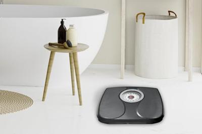 Personenweegschaal - LITTLE BALANCE - 8727 - Confort 150 - Mechanische weegschaal - 150 kg / 1 kg - Zwart Personenweegschaal - LITTLE BALANCE - 8727 - Confort 150 - Mechanische weegschaal - 150 kg / 1 kg - Zwart