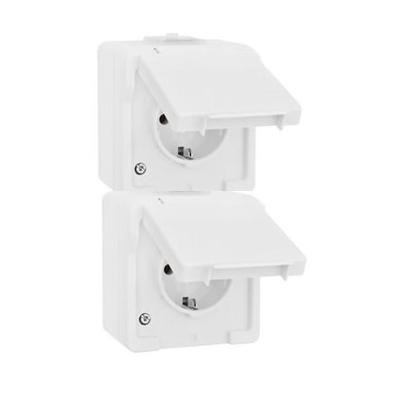 Twee witte, waterdichte stopcontacten verticaal voor buiten van Presto Vedder