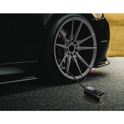 TOOLCRAFT TO-ACP-200 Compressor 10 bar Automatische afschakeling, Digitaal display, Knipperlicht, Met Powerbank-functie, Met werklamp