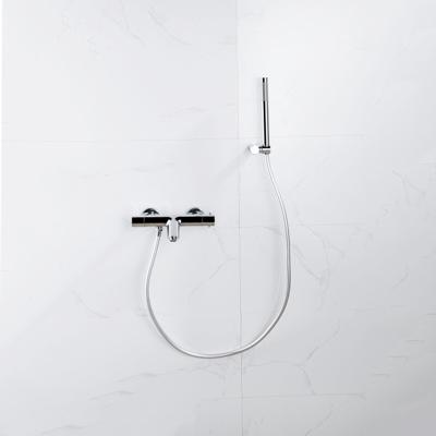 Fortifura Calvi Thermostatische badkraan met staafhanddouche, handdouchehouder en gladde doucheslang chroom SW496810/SW720564/SW720223/SW706209