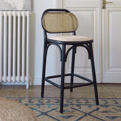 Kave Home Barkruk 'Doriane' Iepenhout en Rotan, kleur Zwart (zithoogte 65cm)