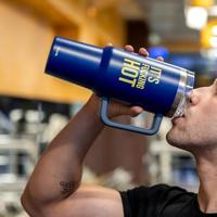 XXL thermosbeker (1,2 liter) - It&apos;s Fucking Hot - thumbnail