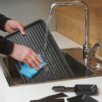 Raclettemachine - SEVERIN - RG9670 - 8 personen - Grote kookplaat met antiaanbaklaag 41,7 x 26,3 cm - 1400 W - Zwart - thumbnail