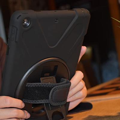 Casecentive Handstrap Hardcase met handvat iPad 10.2 (2019/2020) zwart