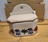 Boerenbont Zoutbakje aardewerk met houten deksel - thumbnail