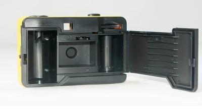 anTON K1 filmkamera met onderwaterbehuizing, geel