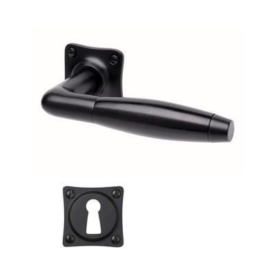 De Oude Deurklink Klassiek geveerd mat zwart vierkant en sleutelrozet De Oude Deurklink Klassiek geveerd mat zwart vierkant en sleutelrozet