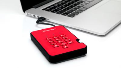 iStorage diskAshur2 SSD 1TB Rood - Veilige draagbare Solid State Drive - Beveiligd met een wachtwoord - Stofdicht en waterdicht - Hardwarematige versleuteling