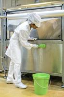 Vikan Emmer groen 12 ltr. met schenktuit - thumbnail