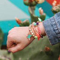 Make it Real neon armbandjes en bedeltjes - thumbnail