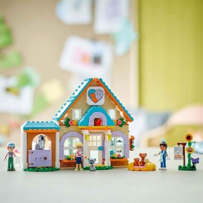 LEGO® Friends 42651 Dierenkliniek voor paarden en huisdieren