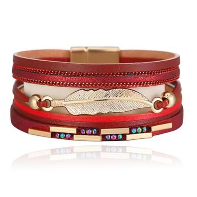 Deja Armband goudkleurig rood met veer en strass