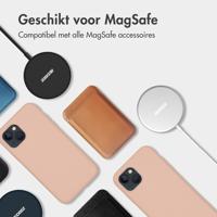 Accezz Liquid Silicone Backcover met MagSafe iPhone 16 Telefoonhoesje Roze - thumbnail