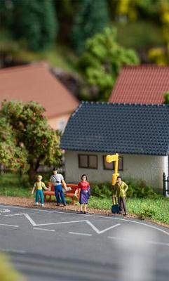 Faller H0 Wachtende passanten Geverfd, Staand