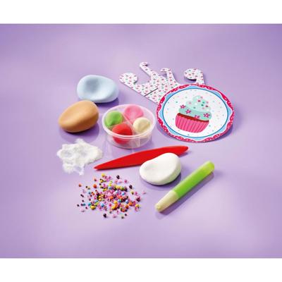 Intro Cupcake factory in leuk knutsel koffertje om macarons en cupcakes te maken Intro Cupcake factory in leuk knutsel koffertje om macarons en cupcakes te maken