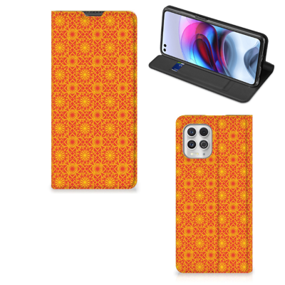 Motorola Moto G100 | Hoesje met Magneet | Batik Oranje Motorola Moto G100 | Hoesje met Magneet | Batik Oranje
