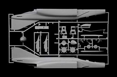 Italeri 1/48 F-4J Phantom II Italeri 1/48 F-4J Phantom II