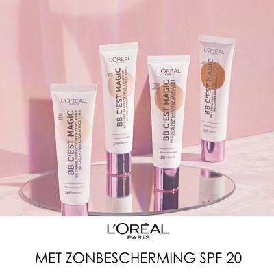 L’Oréal Paris Make-Up Designer BB C'est Magic BB Cream 02 Light met Hydraterend Vijg-extract en Antioxidanten - 3 stuks voordeelverpakking - Gekleurde Dagcrème met SPF 20 met een natuurlijke, lichte dekking - 30 ml