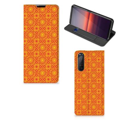 Sony Xperia 5 II | Hoesje met Magneet | Batik Oranje Sony Xperia 5 II | Hoesje met Magneet | Batik Oranje
