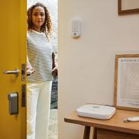 Yale Smart Alarm Starter Kit 7 artikelen - Bedieningspaneel, Toetsenbord, Afstandsbediening, 2x Bewegingssensor, 2x Raam/Deur Sensor - thumbnail