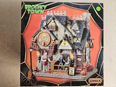 Lemax bigfoot brewhaus verlicht huisje Spooky Town 2024