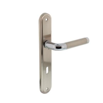 Intersteel Deurkruk Agatha op schild chroom