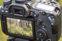Canon EOS 90D Spiegelreflexcamera, met lens EF-S 18-135mm F3.5-5.6 IS USM (32,5 MP, 7,7 cm (3 inch) Vari-Angle aanraak-lcd, APS-C-sensor, 4K, full-hd, wifi, bluetooth), zwart - thumbnail