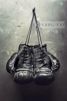 Schilderij - Oude bokshandschoenen , Zwart wit , 3 maten , Wanddecoratie Schilderij - Oude bokshandschoenen , Zwart wit , 3 maten , Wanddecoratie