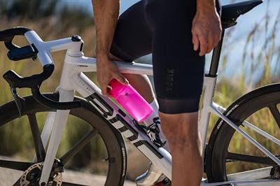 Elite bottlecage custom race x black "skin"