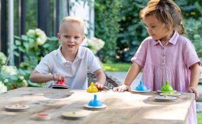 Indoor curling spel gemaakt van hout