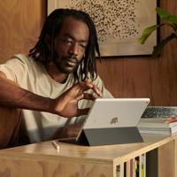 Refurbished iPad 2021 64 GB Zilver Licht gebruikt - thumbnail