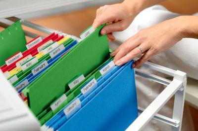 Post-it Index Strong, ft 50,8 x 38 mm, voor hangmappen, set van 24 tabs, 4 kleuren, 6 tabs per kleur Post-it Index Strong, ft 50,8 x 38 mm, voor hangmappen, set van 24 tabs, 4 kleuren, 6 tabs per kleur