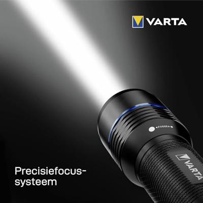 VARTA Zaklamp LED, Night Cutter Pro F40R, oplaadbaar, met powerbankfunctie, lamp, zaklamp voor buiten en huishouden, 2000 lm, waterdicht IP67, luchtvaartaluminium, precisiefocus, koord