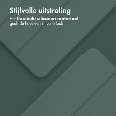 Accezz Smart Silicone Bookcase voor Apple iPad Pro 11 (2024) M4 Tablethoesje Groen