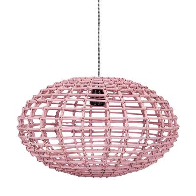 Pompoen hanglamp van rotan in het roze.