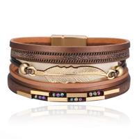 Deja Armband goudkleurig bruin met veer en strass - thumbnail