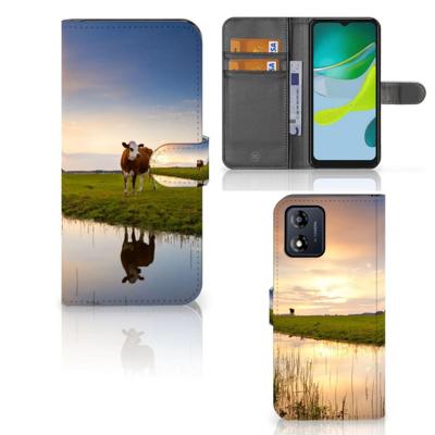 Motorola Moto E13 4G | Telefoonhoesje | Met pasjeshouder | Koe