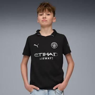 Manchester City Uit Shirt Junior 2025/2026 - Maat 128 - Kleur: Zwart | Soccerfanshop Manchester City Uit Shirt Junior 2025/2026 - Maat 128 - Kleur: Zwart | Soccerfanshop