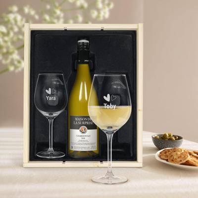 Wijnpakket met glas - Maison de la Surprise Chardonnay (Gegraveerde glazen)