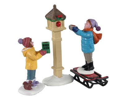 Lemax the bird feeders, s/3 kerstdorp figuur type 3 2021