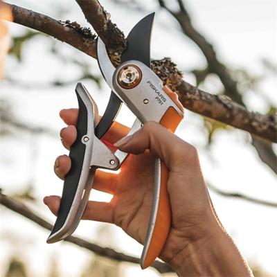 Fiskars Plus PowerLever metalen snoeischaar bypass P751 - 1057172 Fiskars Plus PowerLever metalen snoeischaar bypass P751 - 1057172