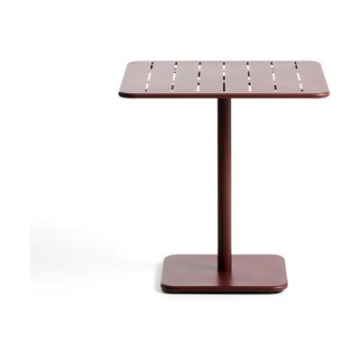 Kave Home Brai tuintafel 70x70 cm gegalvaniseerd Burgundy