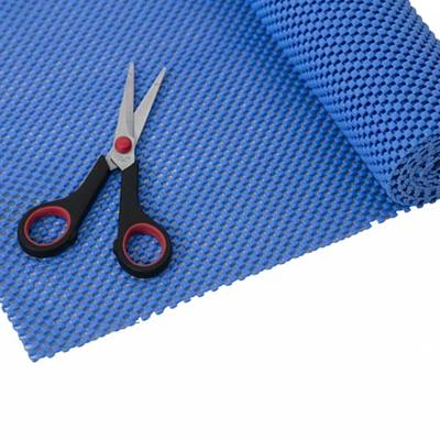 Antislip net rol 30,5 x 183 cm/lichtblauw Antislip net rol 30,5 x 183 cm/lichtblauw