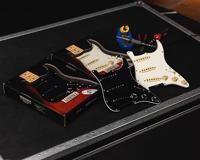 Fender Pre-Wired Strat Pickguard Pure Vintage &apos;65 RWRP Middle Black 11-Hole - thumbnail