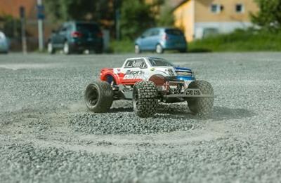 Carson Modellsport Mega Duster 3.0 2.4G 100 % RTR 1:10 RC modelauto voor beginners Elektro Monstertruck RTR