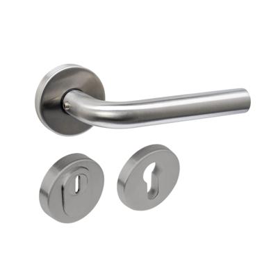 Intersteel set achterdeurbeslag rond: deurkruk Luzern met massieve rozetten en SKG3 veiligheidsrozetten - RVS