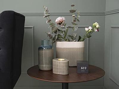 Karlsson klok Cube 8 x 8 x 8 cm hout fineer zwart Karlsson klok Cube 8 x 8 x 8 cm hout fineer zwart